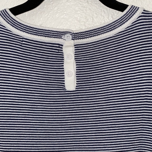 Banana Republic Factory Lightweight Crewneck Knit sweater. Size: Petite Large - Picture 7 of 8